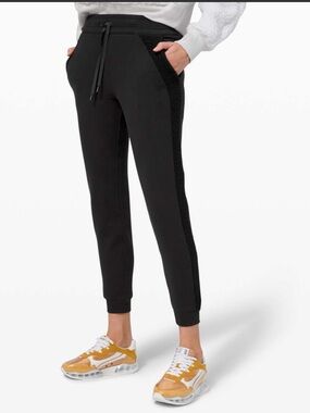 Lululemon Scuba Jogger Sherpa Stripe Black High Rise Cozy Lounge Athleisure